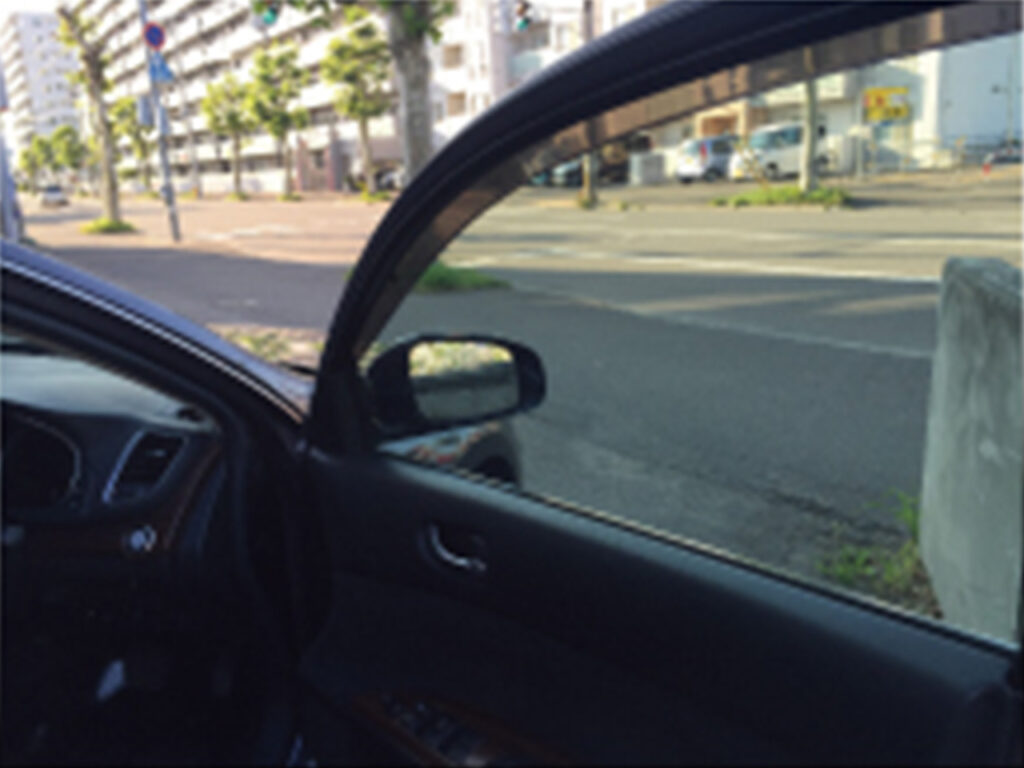 紫外線カットのガラス用フィルム(七欧産業株式会社)