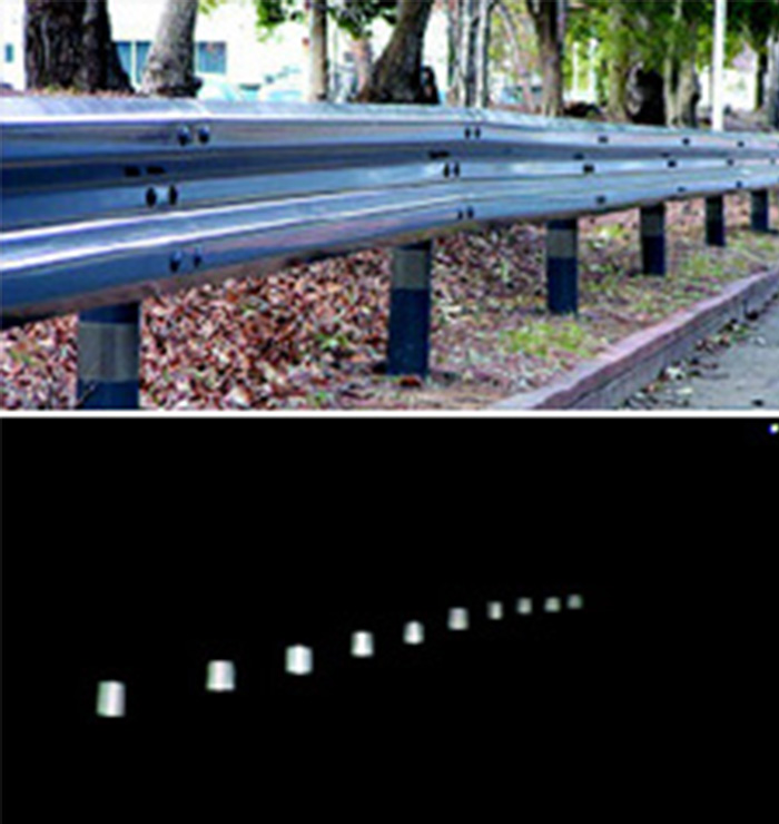 「HARIKIRI FACTORY（ハリキリファクトリー）」で販売中の高輝度反射ステッカーが貼られた道路のガードレール